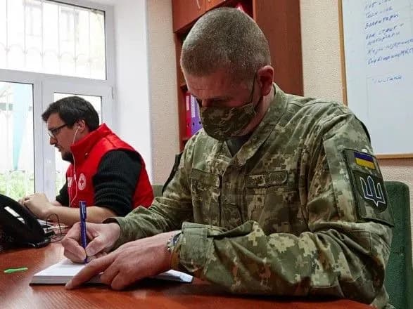 pandemiya-u-zsu-cherez-koronavirusnu-khvorobu-pomerlo-vzhe-19-viyskovikh