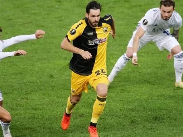 futbolist-zbirnoyi-ukrayini-ta-sche-troye-gravtsiv-aeka-zarazilisya-koronavirusom-pislya-gri-iz-zoreyu