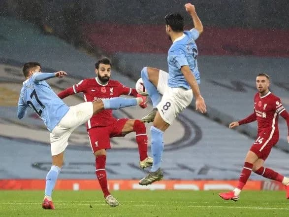 liverpul-ta-manchester-siti-zveli-vnichiyu-ochniy-poyedinok