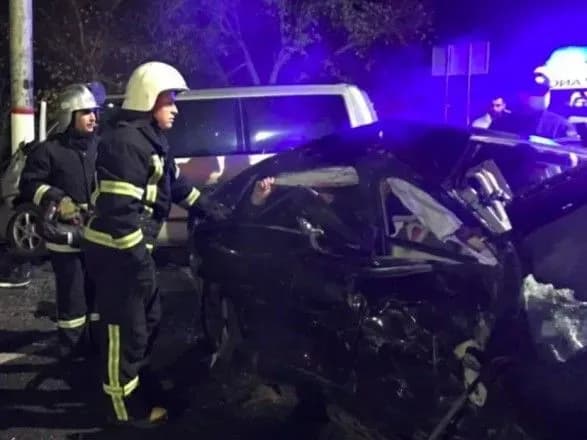 u-kropivnitskomu-zitknennya-dvokh-inomarok-chetvero-travmovanikh-odin-zagibliy