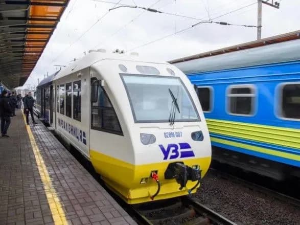 ukrzaliznitsya-vidkrivaye-prodazh-kvitkiv-do-nizki-stantsiy