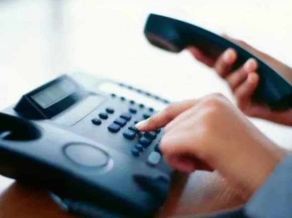 u-kontaktniy-tsentr-moz-nadiyshlo-27-tis-dzvinkiv-skargi-na-simeynikh-likariv-ta-problemi-z-plr-testami