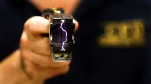 bilshe-pidstav-dlya-vikoristannya-elektroshokeriv-politsiyeyu-zakonoproekt-napravili-do-radi