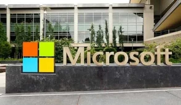 rosiya-i-pivnichna-koreya-atakuyut-kompaniyi-scho-zaymayutsya-doslidzhennyam-covid-19-microsoft