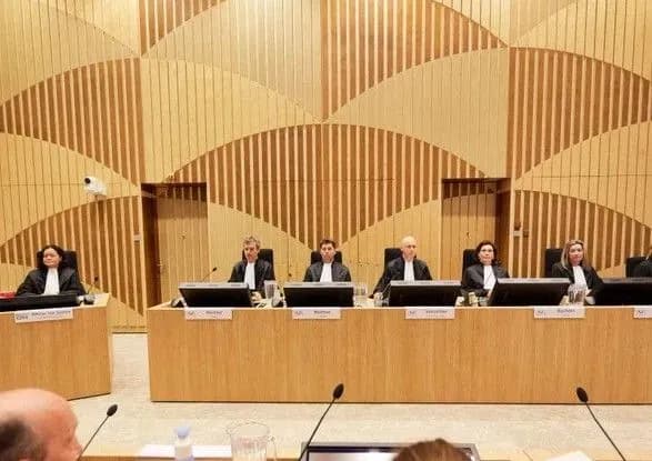 na-sudi-po-mh17-stalasya-biyka-mizh-rodichkoyu-zhertvi-i-advokatom-pulatova