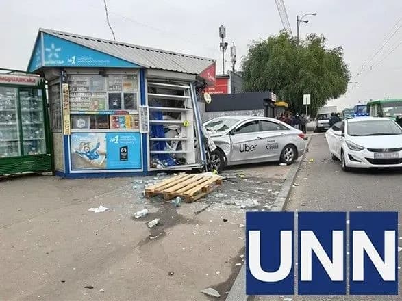 postiv-video-v-instagram-zyavilosya-video-z-taksistom-yakiy-vletiv-u-zupinku-v-kiyevi