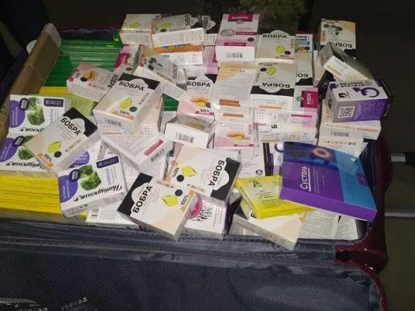 na-sumschini-mandrivnik-namagavsya-nezakonno-vvezti-z-rosiyi-gomeopatichni-preparati-ta-badi