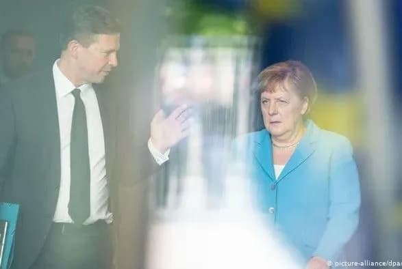 genprokuratura-nimechchini-zvinuvatila-chinovnika-z-otochennya-merkel-v-shpigunstvi-na-yegipet