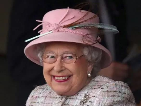 pele-yelizaveta-ii-i-klint-istvud-frantsuzka-radiostantsiya-pomilkovo-opublikuvala-zagotovleni-nekrologi