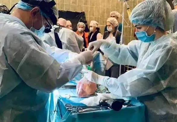 sche-tri-vryatovani-zhittya-u-lvovi-proveli-operatsiyu-iz-transplantatsiyi-sertsya-ta-dvokh-nirok