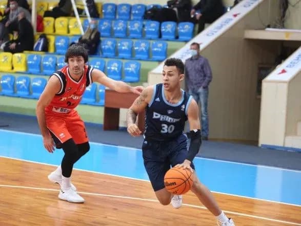 bk-dnipro-prodovzhiv-peremozhnu-seriyu-ta-ocholiv-turnirnu-tablitsyu-superligi