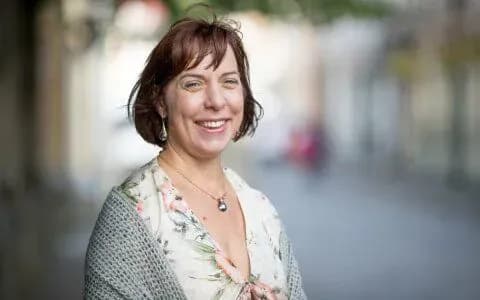 v-estoniyi-ministerka-osviti-podala-u-vidstavku-cherez-skandal-zi-sluzhbovim-avto