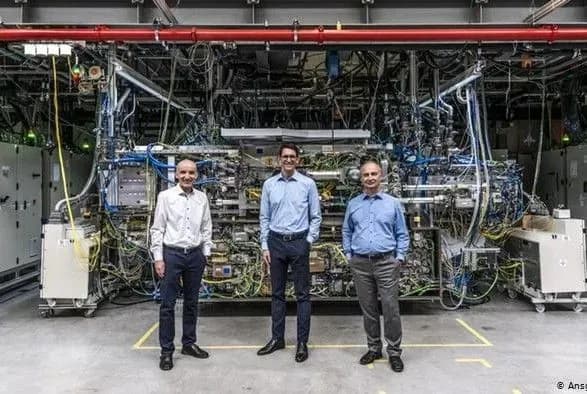 nimetsku-premiyu-maybutnogo-vruchili-tvortsyam-mikrochipiv