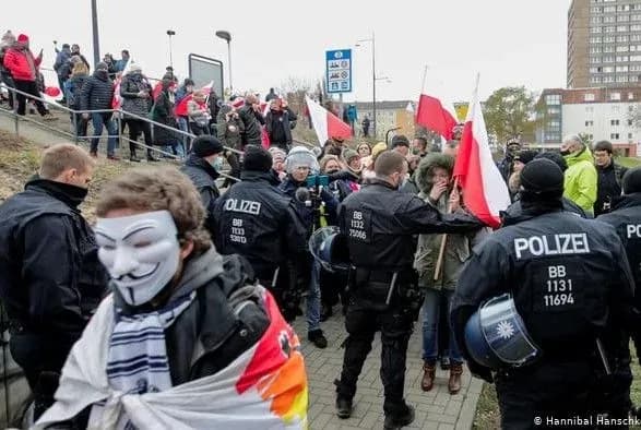 koronaskeptiki-proveli-aktsiyu-na-nimetsko-polskomu-kordoni