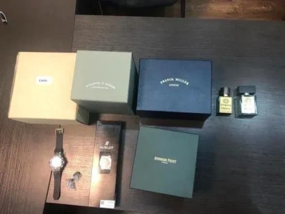 z-rosiyi-namagalis-perepraviti-kontrabandu-godinnikiv-parfumiv-i-kovid-testiv-na-ponad-9-mln-griven