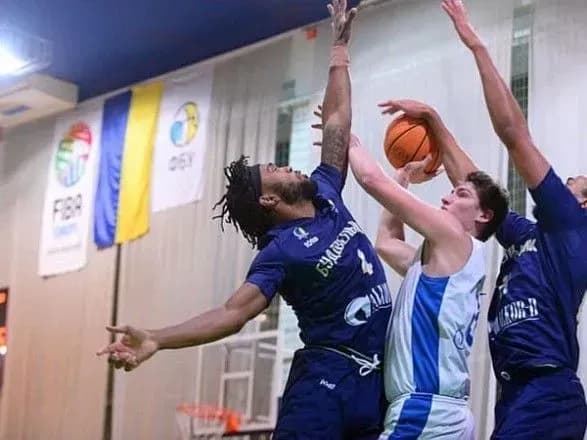 budivelnik-deklasuvav-supernika-u-gri-1-8-finalu-kubka-ukrayini-z-basketbolu