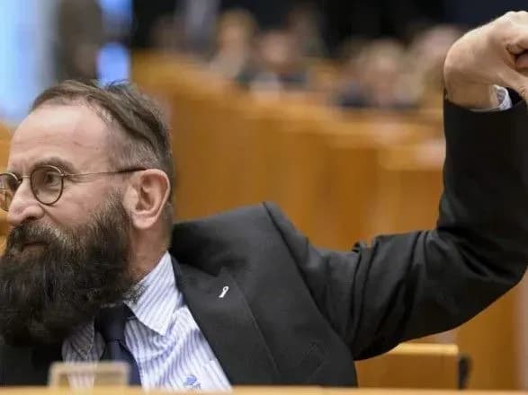 narkotiki-seks-vechirka-ta-porushennya-karantinu-vplivoviy-ugorskiy-politik-pishov-u-vidstavku-cherez-diyalnist-u-bryusseli