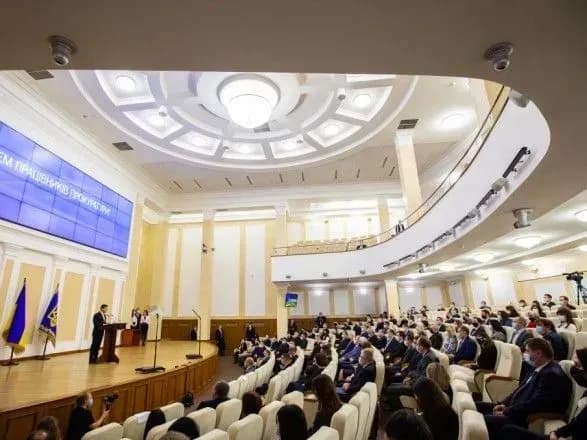 zelenskiy-priyikhav-v-ogp-privitav-prokuroriv-i-rozdav-derzhnagorodi