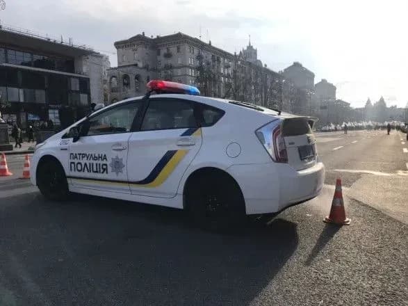 rukh-stolichnim-khreschatikom-perekrili-cherez-mitinguvalnikiv