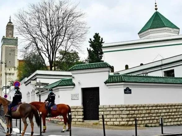 u-frantsiyi-pislya-atak-islamistiv-pereviryat-blizko-80-mechetey