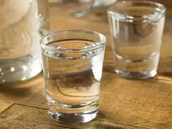 vugillya-chi-moloko-degustatorka-poyasnila-chi-vplivaye-sposib-ochischennya-na-smak-gorilki