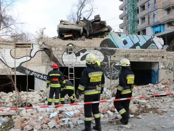 u-dnipri-cherez-padinnya-betonnoyi-pliti-zaginuv-cholovik