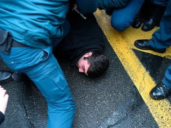 situatsiya-u-karabasi-u-yerevani-stalisya-sutichki-pid-chas-protestiv-za-vidstavku-pashinyana