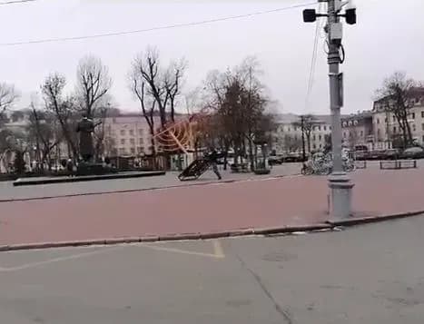 u-tsentri-kiyeva-perekinuli-yevreysku-khanukiyu-politsiya-vzhe-vstanovila-zlovmisnika