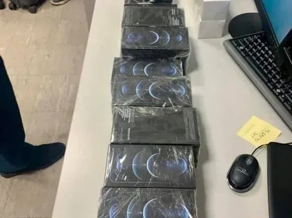 v-ukrayinu-znovu-namagalisya-vvezti-novi-iphone-tsogo-razu-cherez-borispil