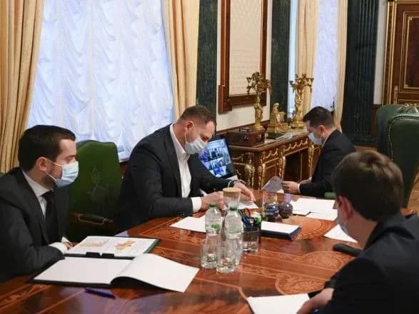 polovina-ne-gotova-zelenskiy-kvapit-z-vidkrittyam-priymalnikh-viddilen-ekstrenki