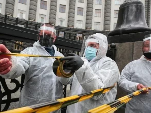 opituvannya-blizko-30-ukrayintsiv-vvazhayut-scho-zakhodi-protidiyi-covid-19-u-krayini-zanadto-myaki