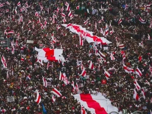 u-dms-povidomili-skilki-bilorusiv-shukali-politpritulku-v-ukrayini-pislya-pochatku-protestiv