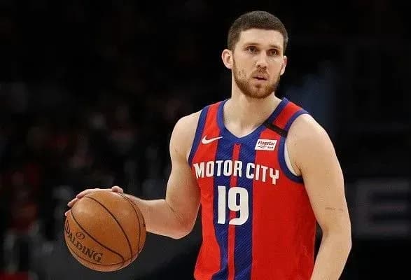 basketbolist-mikhaylyuk-dopomig-detroytu-zdobuti-peremogu-u-peredsezonnomu-matchi-nba