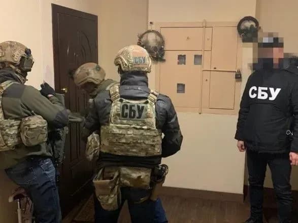 na-kiyivschini-sbu-zbut-falshivoyi-valyuta-na-20-milyoniv-griven