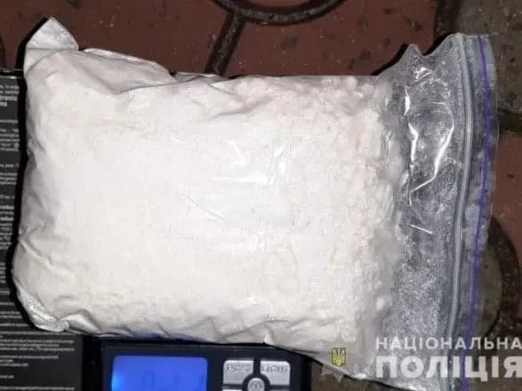 narkodilka-z-tovarom-na-piv-milyona-griven-zatrimali-na-lvivschini