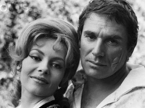 pomer-vikonavets-roli-zhofreya-iz-kinosagi-anzhelika