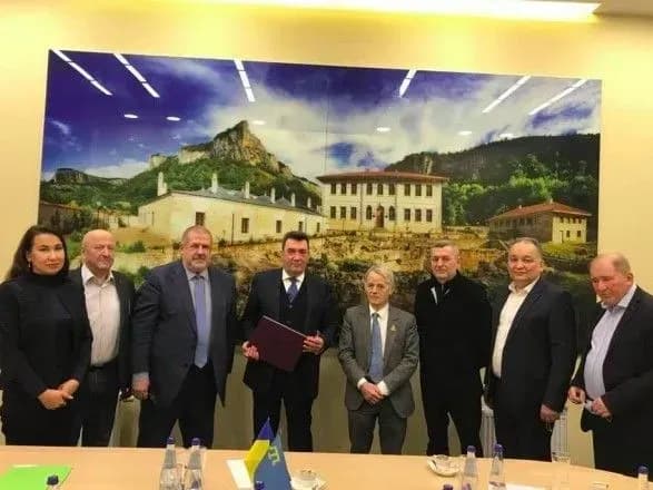 chleni-medzhlisu-obgovorili-iz-sekretarem-rnbo-strategiyu-deokupatsiyi-krimu