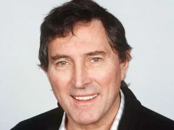 pomer-aktor-originalnogo-serialu-doktor-khto-mark-iden