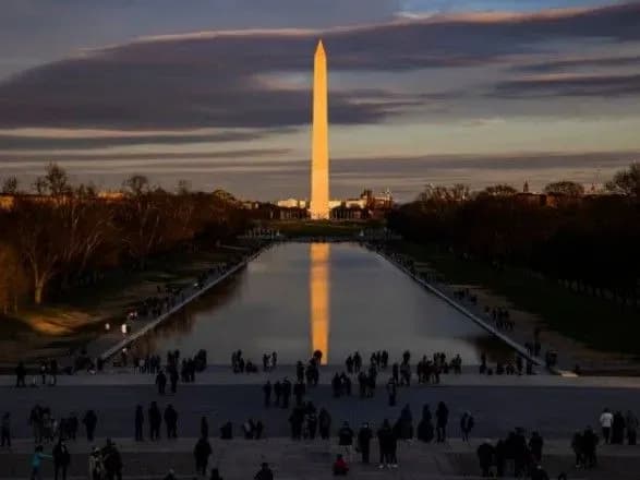 inavguratsiya-baydena-vidbudetsya-pislya-pominalnoyi-tseremoniyi-za-pomerlimi-vid-covid-1