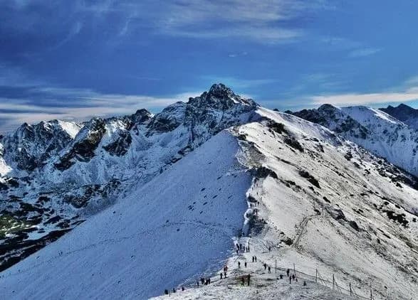u-polskikh-tatrakh-pid-turistami-z-ukrayini-prolomilasya-kriga