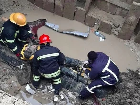 u-lutsku-cholovik-vpav-u-5-metroviy-kotlovan