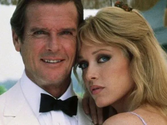 pomerla-tanya-roberts-divchina-bonda-z-chastini-1980-kh-rokiv