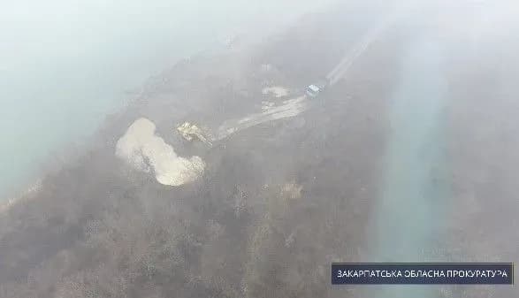 rozchistiv-ruslo-tisi-za-10-mln-grn-choloviku-vruchili-pidozru-u-nezakonnomu-vidobutku-graviyu