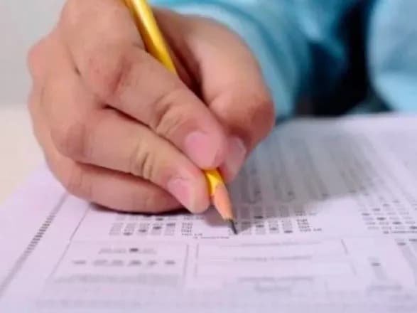 u-vr-khochut-premiyuvati-po-100-tis-grn-naykraschikh-uchasnikiv-zno-zareyestruvali-postanovu