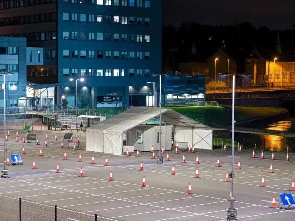 pandemiya-u-velikiy-britaniyi-zafiksuvali-noviy-rekord-vipadkiv-covid-19-dobova-smertnist-perevischila-tisyachu-osib