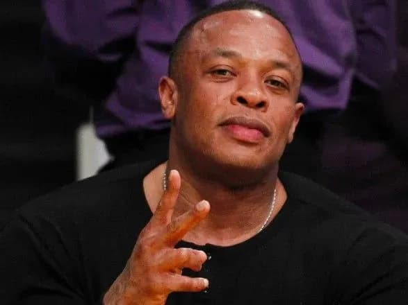 vsesvitno-vidomiy-reper-potrapiv-u-reanimatsiyu-z-anevrizmoyu-golovnogo-mozku