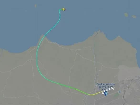 aviadispetcheri-vtratili-zvyazok-z-laynerom-boeing-z-indoneziyi