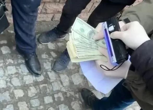 viyskovogo-prokurora-vikrito-pid-chas-otrimannya-5-tis-dolariv-khabara-za-neprityagnennya-do-vidpovidalnosti