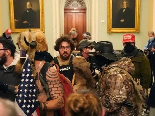 na-lavu-pidsudnikh-cherez-shturm-kapitoliyu-potrabit-sin-suddi-z-nyu-yorka