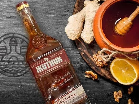 schedra-kutya-na-malanki-yakiy-traditsiyniy-alkogolniy-napiy-postaviti-na-stil